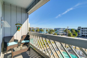 Walk to Beach Top-Floor Condo in Murrells Inlet